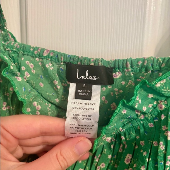 Lulu's Green Floral Pleated Tie-Back Top - Picture 9 of 9